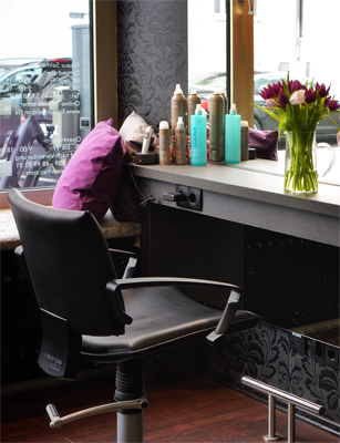 Wartebereich-Fenterschneideplatz im Friseur Open Hair Anja Bischof in München,Haidhausen, Bogenhausen
